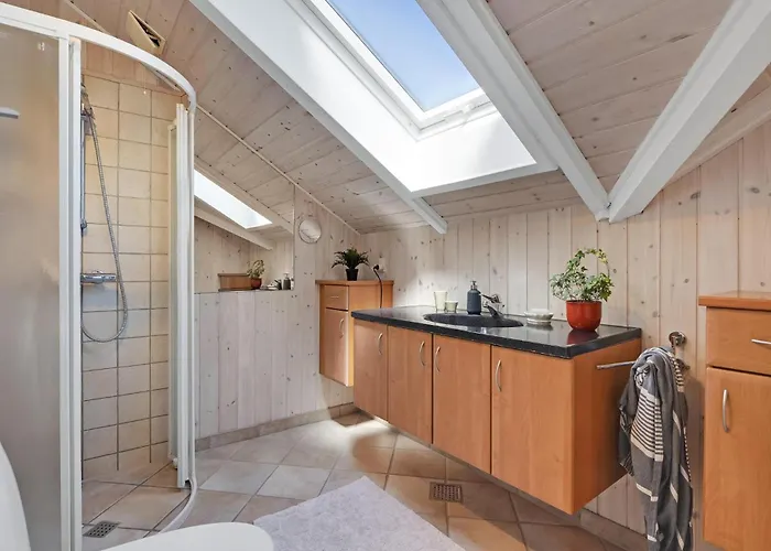 Three-bedroom In Hvide Sande