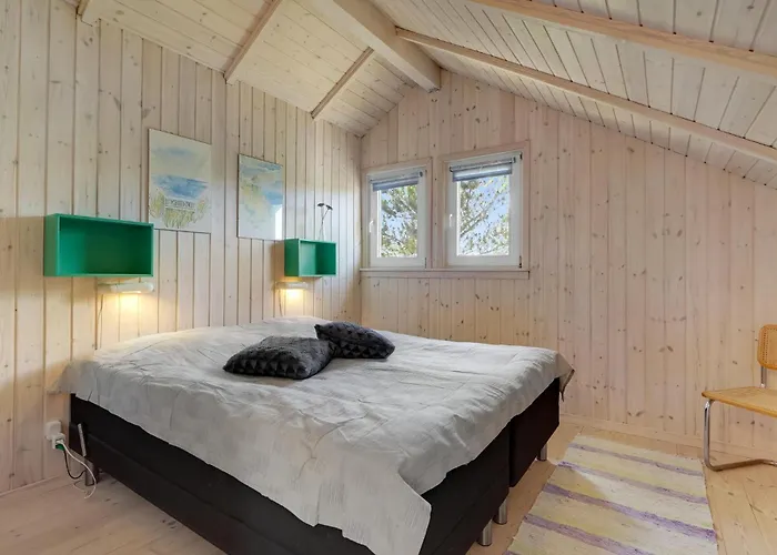 Three-bedroom In Hvide Sande *