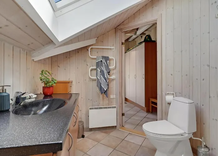 Three-bedroom In Hvide Sande Bjerregård
