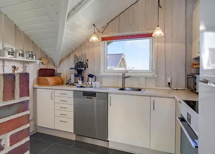 Three-bedroom In Hvide Sande * Bjerregård