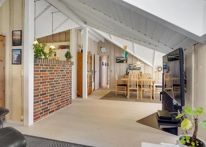 Three-bedroom In Hvide Sande