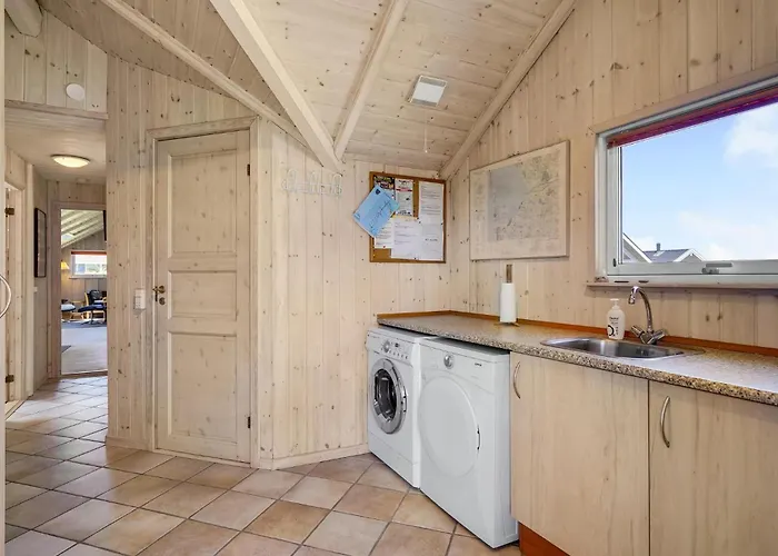 Feriehus Three-bedroom In Hvide Sande