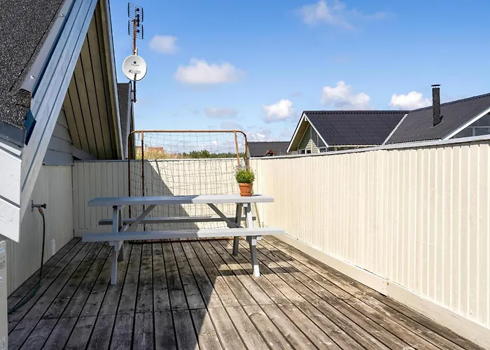 Three-bedroom In Hvide Sande Bjerregård