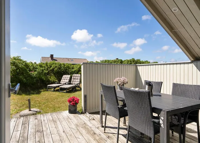 Three-bedroom In Hvide Sande