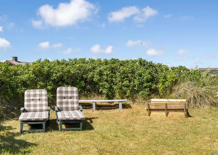 Three-bedroom In Hvide Sande *